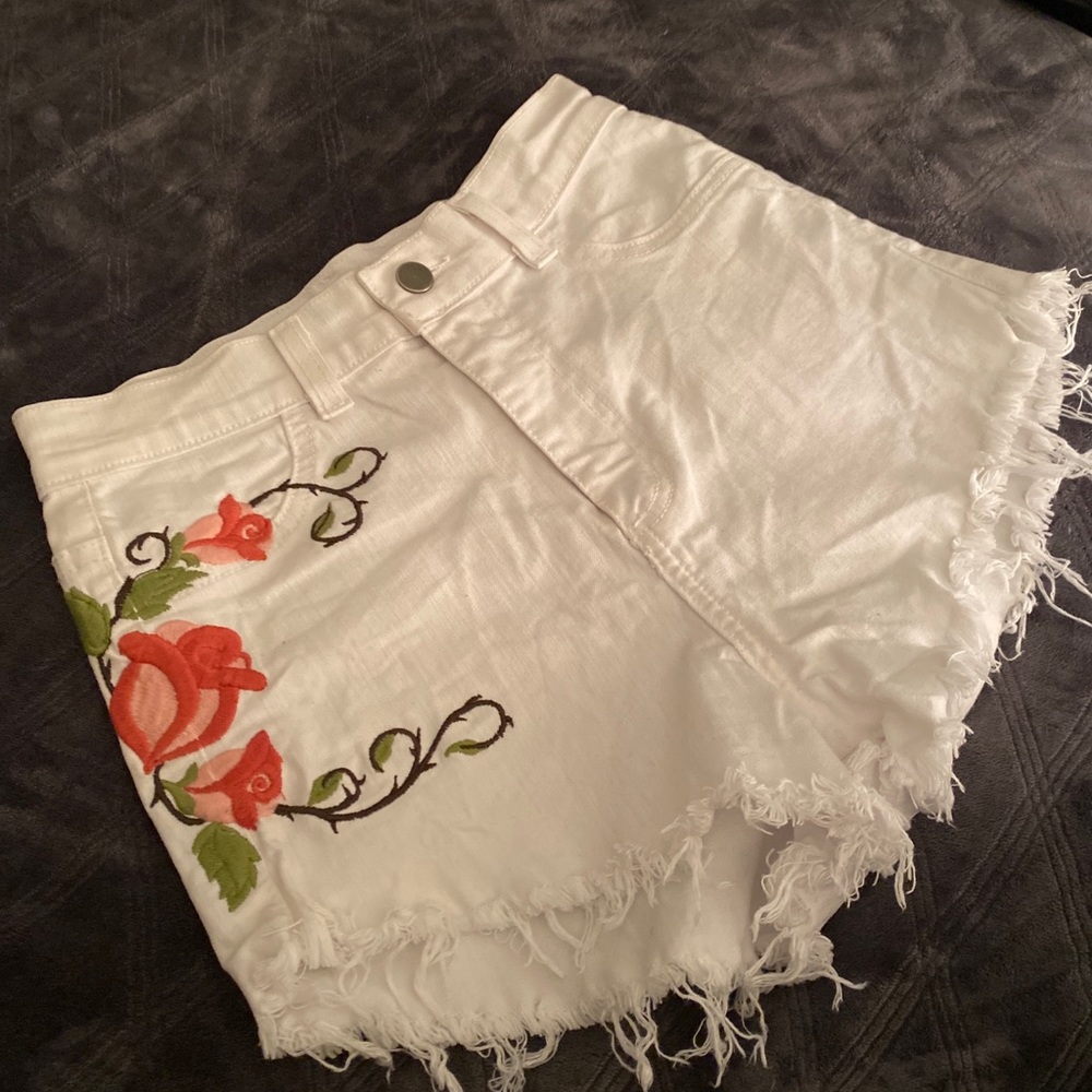 Fashion nova rose shorts (M)